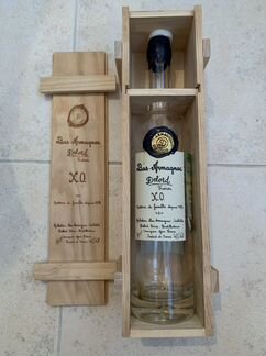 Бутылка в деревянной коробке