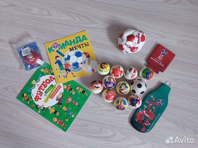 Футбольные атрибуты, мячики, забивака