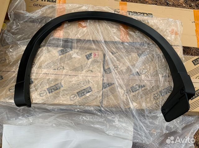 Накладка новая крыла задняя правая mazda оригинал