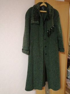 Пальто буклированное зимнее в отличном состоянии