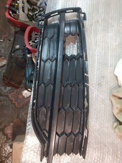 Решетка бампера Skoda Karoq 2017- (57A807367), пер