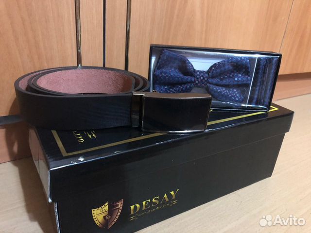 Ремень чёрный, бабочка с платочком