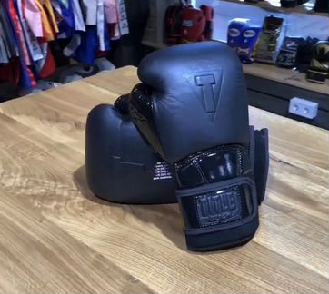 Боксерские перчатки 10 и 12 oz