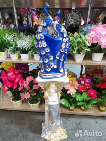 Павлины парные и одиночные на колоннах