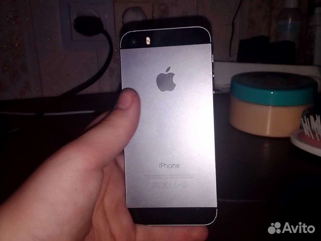 Телефон iPhone 5s