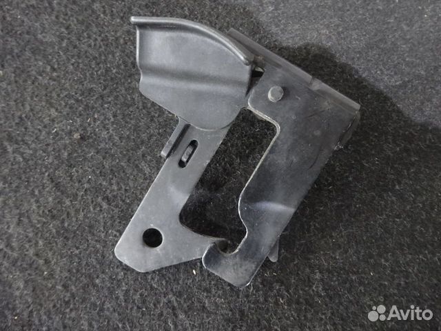 Стопорный крюк капота Мерседес 204 166