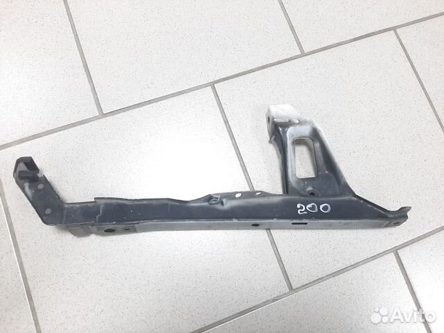 Планка крепления замка капота Land Cruiser 200 14