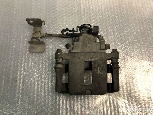 Суппорт задний правый Ford Mustang V 09-14