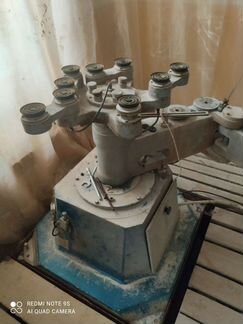 Станок для криволинейной обработки кромки стекла