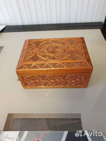 Шкатулка резная деревянная