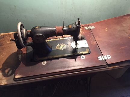 Швейная машина Подольск с ножным приводом