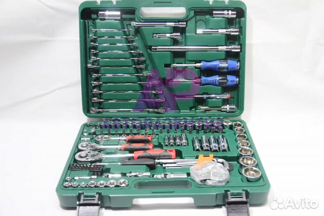 Набор инструментов в кейсе 121 предмет в гараж