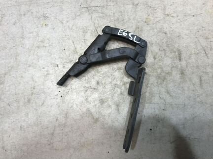 8240333 Петля капота левая бмв Е65