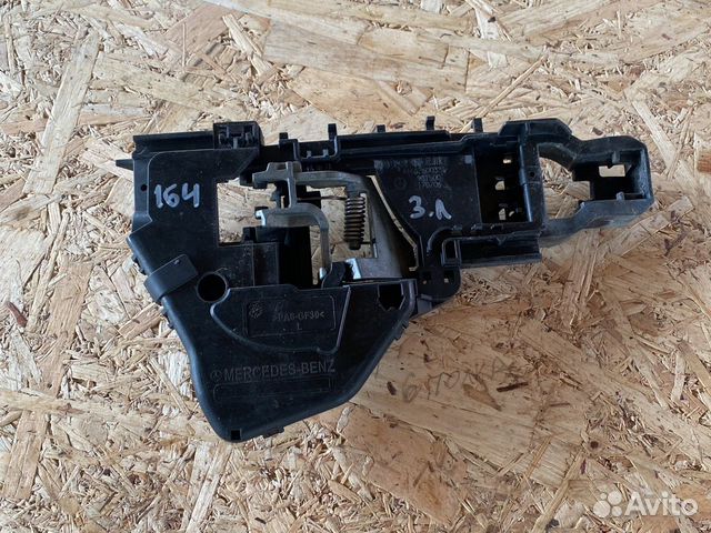 Крепление задней ручки Мерседес мл164