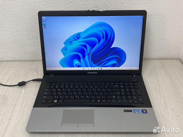 Samsung 17.3 core i3 nvidia gt520mx ssd 256gb