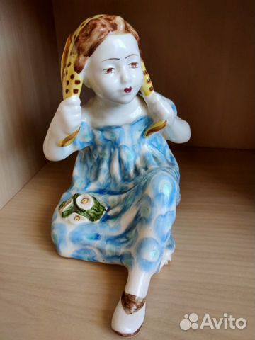 Статуэтка Ветерок Девочка в платочке зик Конаково