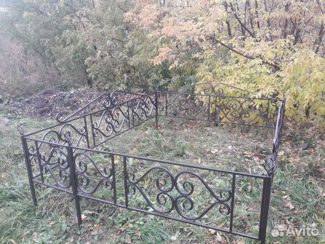 Оградка на кладбище