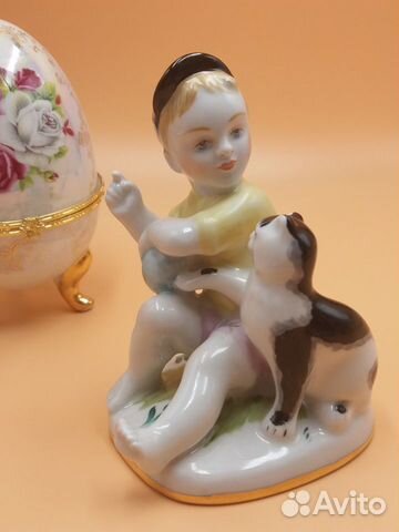 Статуэтка фарфоровая 
