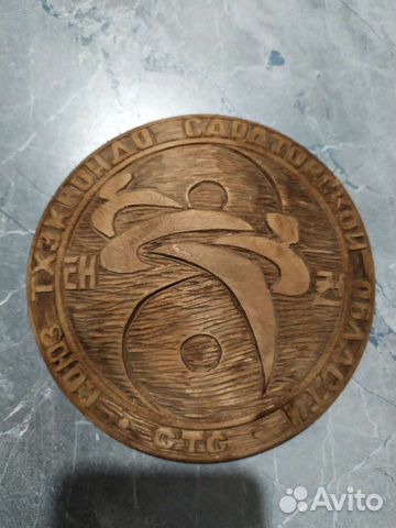 Резное панно из дерева
