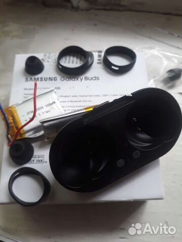Беспроводные наушники станция Samsung Buds кейс