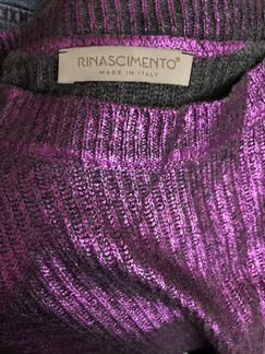 Свитер 48 размер с металическим принтом