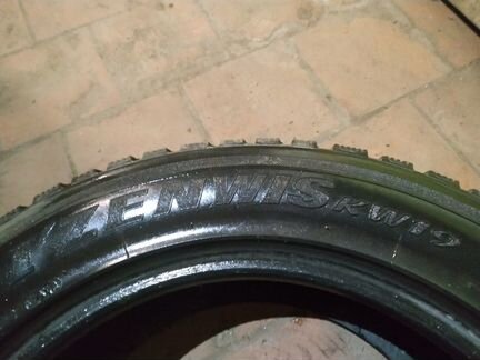 235 55 17 Kumho Izenwis KW 19