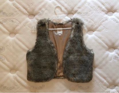 S. Oliver светло-серый меховой жилет