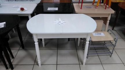 Стол обеденный (пластик лоза белая), ножки белые