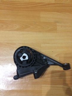 Передняя опора двигателя Шевроле Круз