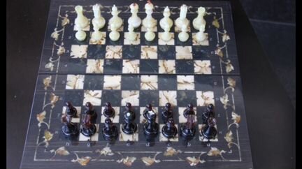 Шахматы из янтаря