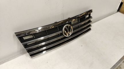 Решетка радиатора VW Touareg 3