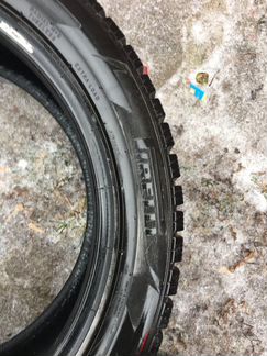 Pirelli ICE zero 245/45 R18