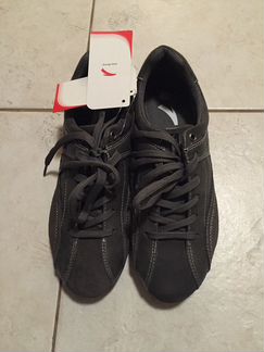 Новые кроссовки р.39