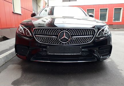 Решетка 43 AMG Mercedes E213 черная без камеры
