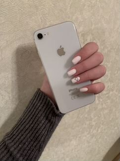 Телефон iPhone 8