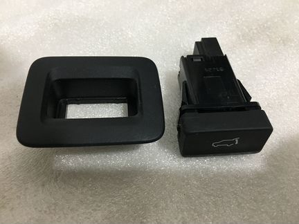 Кнопка электро закрытия багажника Мазда сх5 Mazda