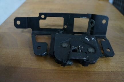 BMW X3 E83 замок крышки багажника