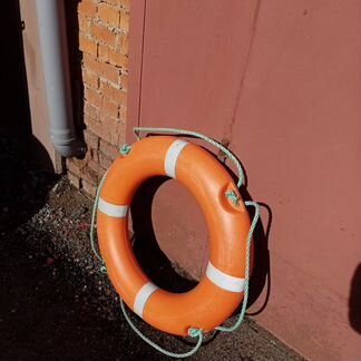 Спасательный круг из пластика