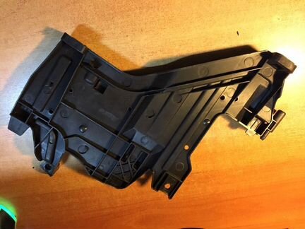 Кронштейн крепления фары Ауди A4 B8