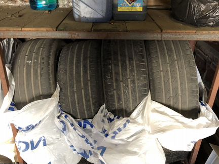 Nokian Hakka black 235 45 17