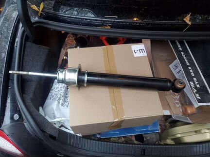 Передние стойки KYB 551611