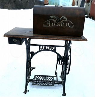 Старинная ножная швейная машинка Адлер
