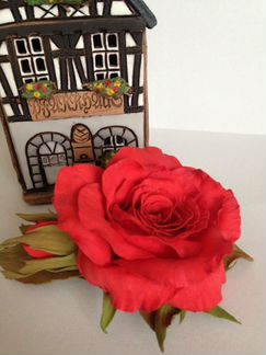 Заколка с цветами