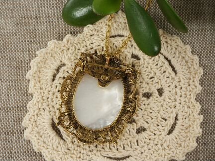 Брошка-подвеска 2в1 Камея Перламутровая №4 (30х40м