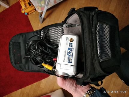 Видеокамера Panasonic HC-V100, батар слабая