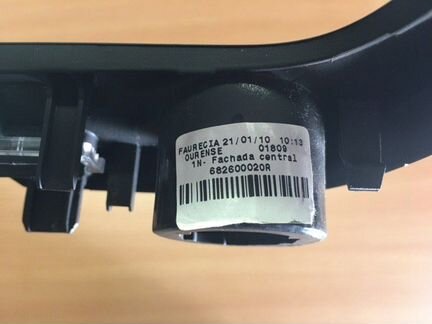 Рамка магнитолы Renault Megane 3 K4M858 1.6 16V