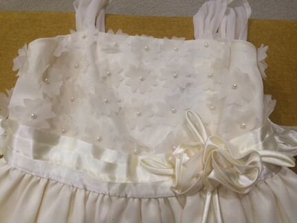 Платье нарядное, нежно-бежевое, р. 128