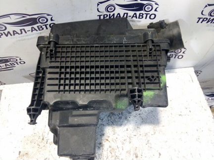 Корпус воздушного фильтра Land Rover Freelader 2