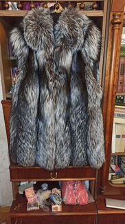 Жилет из меха чернобурой лисы