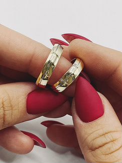 Золотые обручальные кольца с бриллиантами